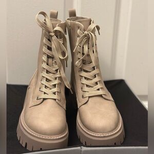Stylish Tan Women's Boots
